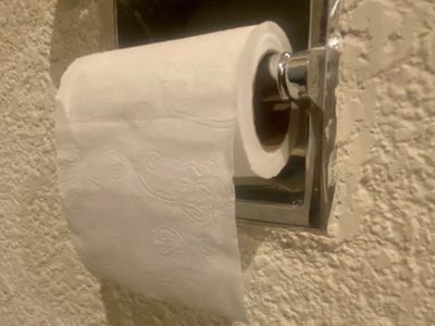 Limpiarse la nariz con papel de baño podría provocar graves daños a la salud