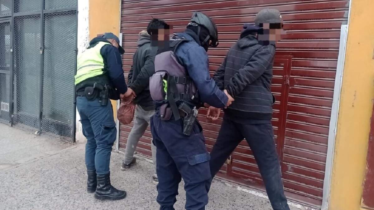 La detención de los hermanos ocurrió cerca de la plaza Los Pioneros. Fuente: (Centenario Digital)