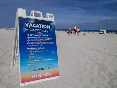 Miami acelera la vacunación: instalan centros ambulatorios en las playas