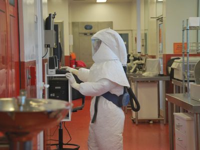 ¿Se van al triple? El Malbrán analiza 300 muestras diarias de casos sospechosos de coronavirus
