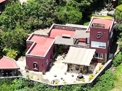 Gobierno de Morelos llama a Fernández Noroña a regularizar su vivienda en Tepoztlán