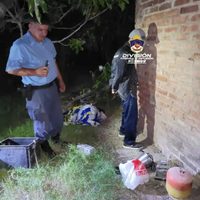 Usó una barreta para abrir la puerta de una casa abandonada, pero la Policía lo encontró in fraganti