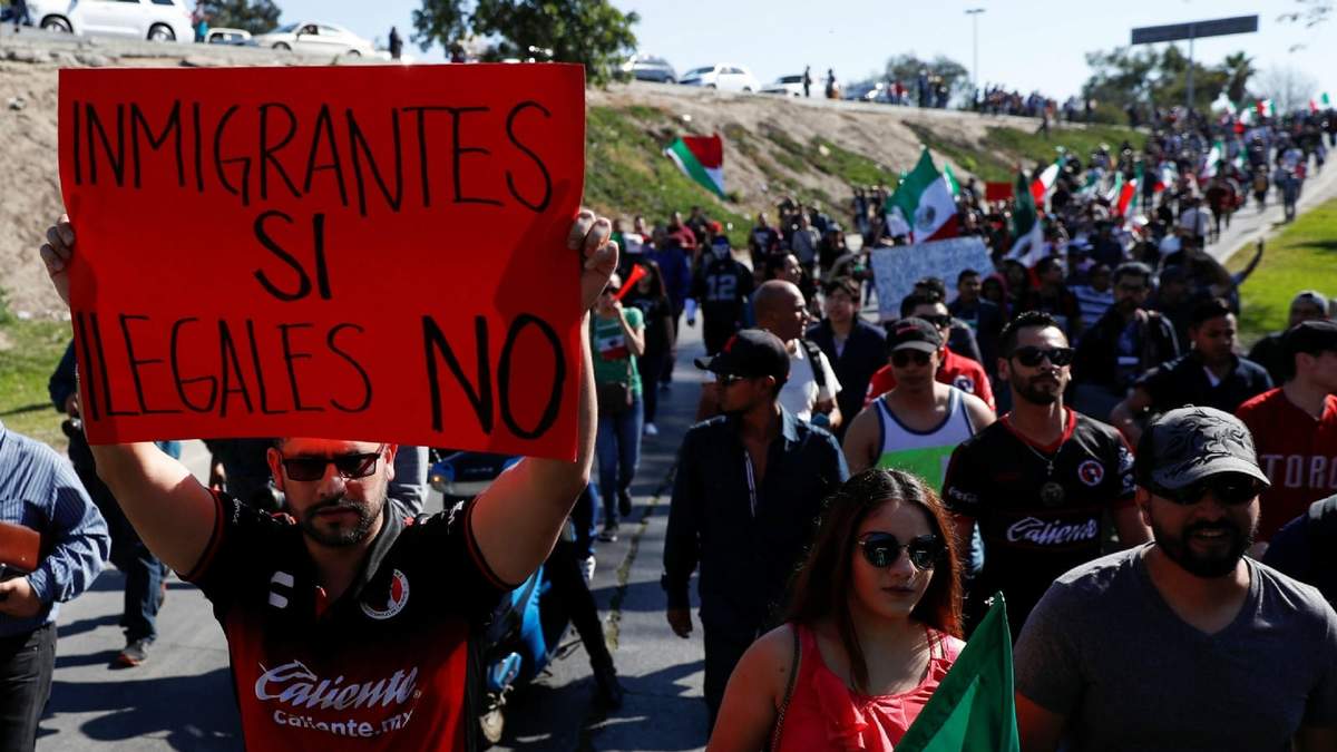 Protestas de migrantes mexicanos en la frontera sur de Estados Unidos. Fuente: (Twitter)