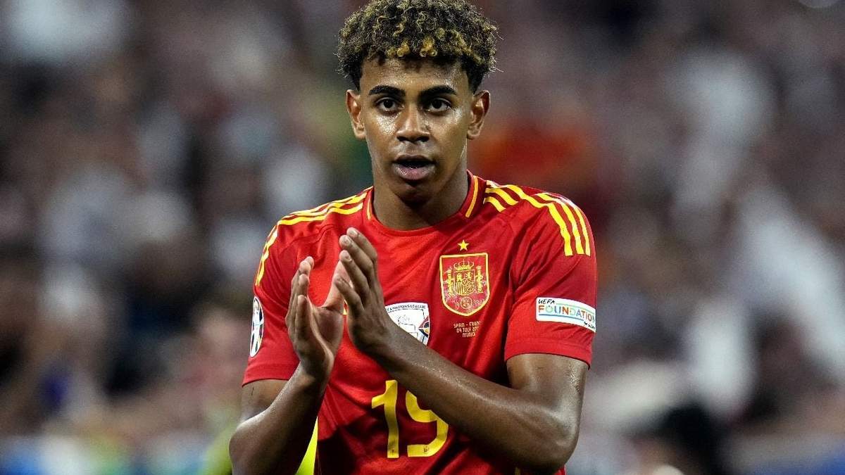 El español Lamine Yamal durante un partido de semifinales entre España y Francia en el torneo de fútbol Eurocopa 2024 en Múnich, Alemania, el martes 9 de julio de 2024.