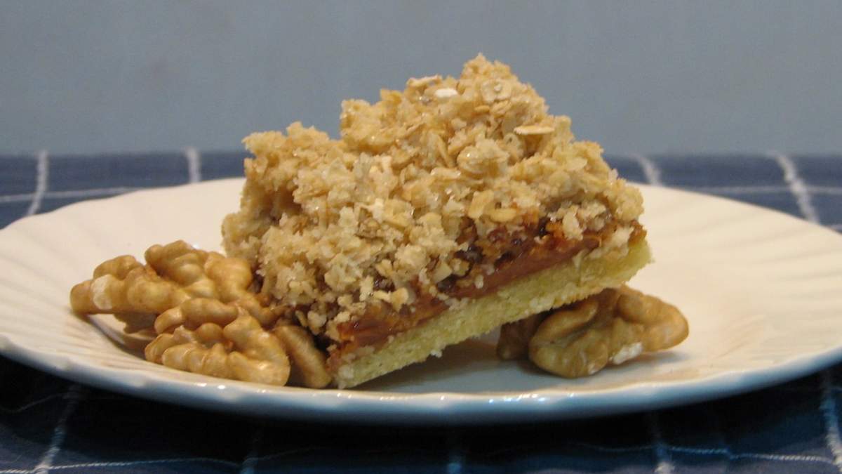 Cómo hacer unos ricos cuadrados de avena y dulce de leche. Fuente: (X)