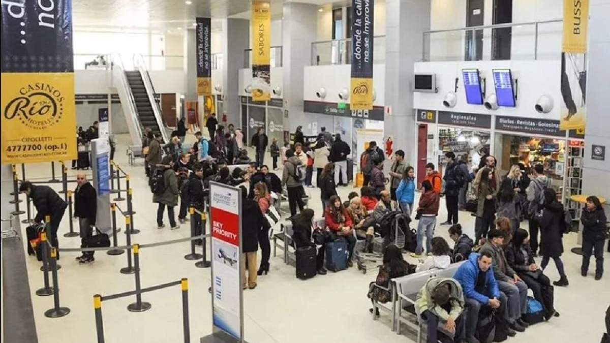 El aumento en la demanda de vuelos refuerza la necesidad de seguir ampliando y modernizando la infraestructura aeroportuaria. Fuente: (Noticias Nqn)