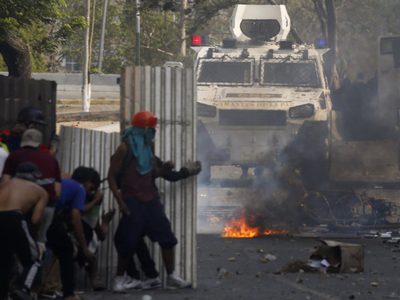 La PNB frena a simpatizantes de Guaidó en su intento por ingresar a Miraflores