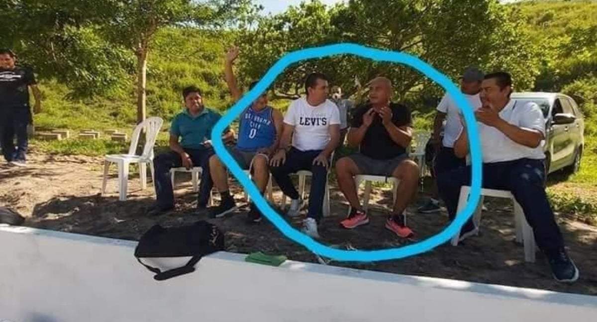 El alcalde Rafael Lara con Reveriano Pérez Vega “El Pelón”, presunto líder de Los Pelones