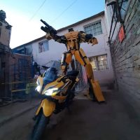 Ingenio y arte en el oeste neuquino: creó otro Transformers gigante