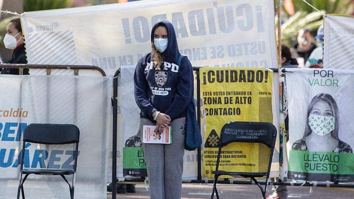 Una mujer con cubrebocas en la Ciudad de México