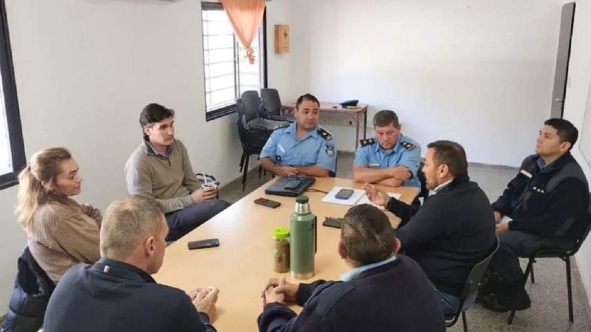 Funcionarios de Salud se reunieron con autoridades policiales. Fuente: (Gobierno de Neuquén)