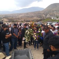 Entierran a Debanhi Escobar; CEDHNL alerta por fraude de ONG que pide segunda autopsia