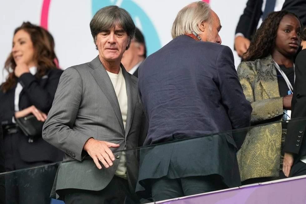 El exseleccionador de Alemania, Joachim Löw, llega a la final de la Eurocopa Femenina 2025 entre Inglaterra y España en el St. Jakob-Park de Basilea, Suiza, el 27 de julio de 2025.