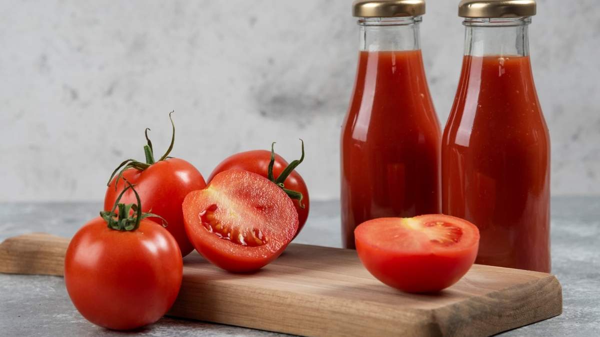 Botellas de puré de tomate. Fuente: (Instagram)