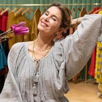 Transparencias y mucho estilo: el original traje de baño de Dolores Barreiro