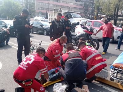 Ciclista resulta herido de gravedad tras chocar contra un motociclista
