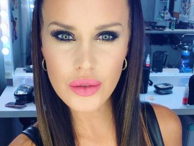 ¿Se vio? Natalie Weber se tomó una foto desde abajo y ¡explota Instagram con diminuto vestido rojo!