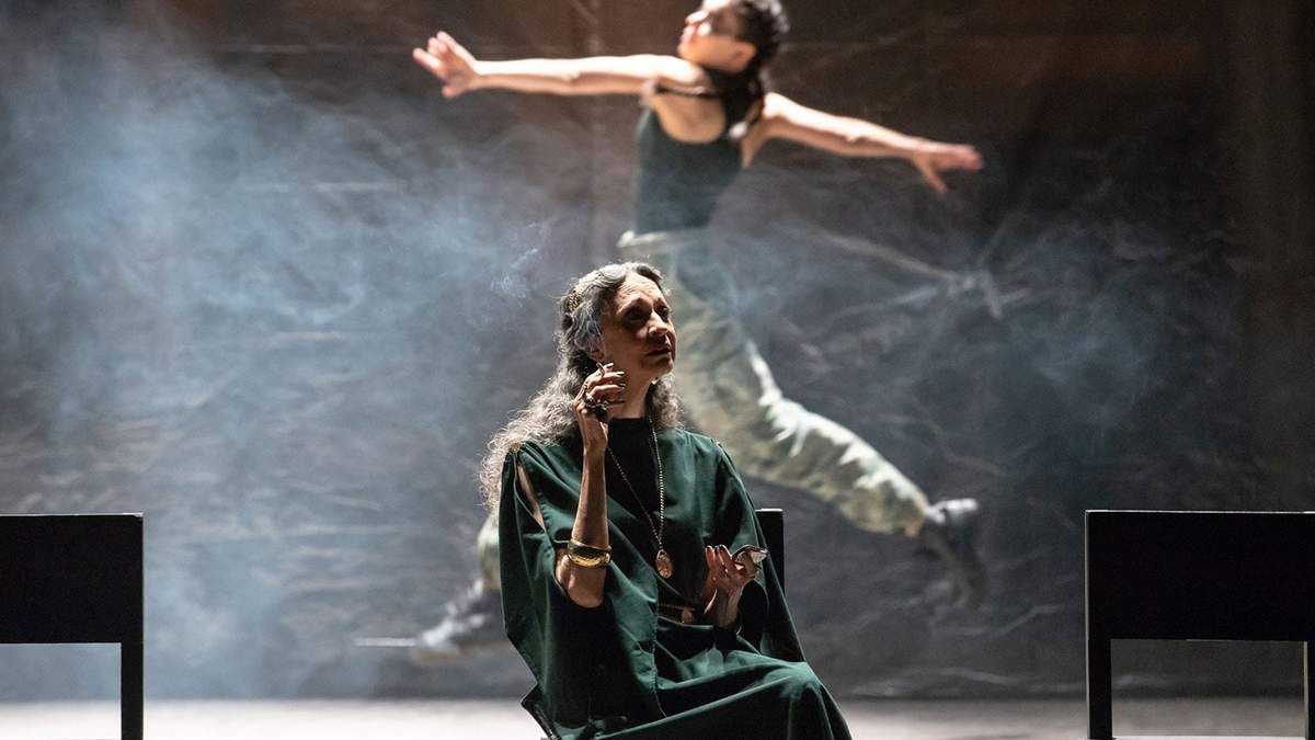 Crítica a los hacedores de teatro