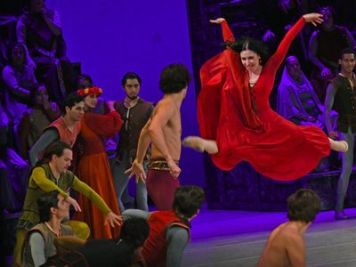'Carmina Burana” y Nellie Happee