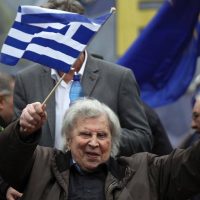 Luto en la música internacional por el deceso de Mikis Theodorakis, compositor de Zorba El Griego
