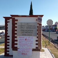 Seguidores de AMLO protestan por el derribo de su estatua en Atlacomulco