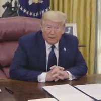 Trump firma orden ejecutiva para contener poder editorial en redes sociales