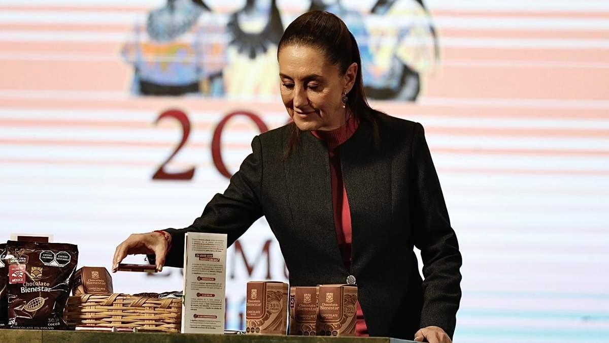 La presidenta Claudia Sheinbaum en la conferencia del pueblo