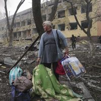 Corredor humanitario en Ucrania: miles de automóviles lograron salir de la golpeada Mariúpol