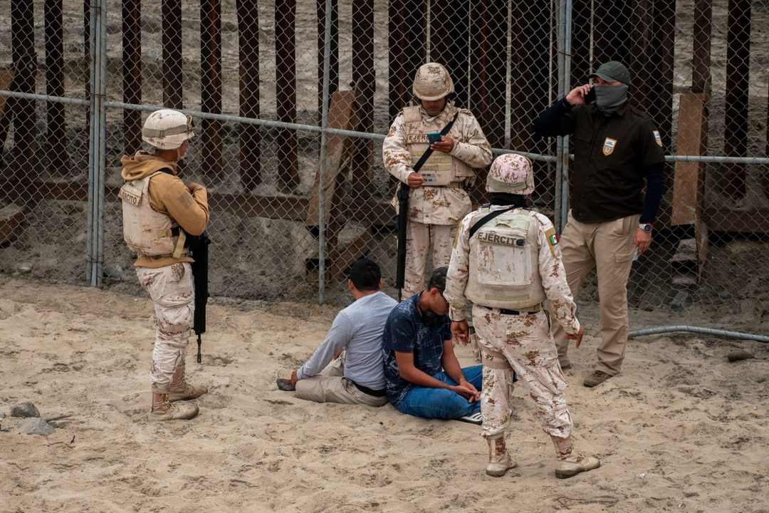 05_949166_Migrantes Eje´rcito Frontera-1_impreso