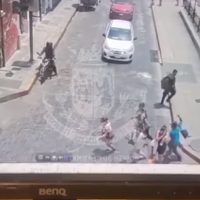 Sujeto ataca con un hacha a una turista canadiense en Mérida (Video)