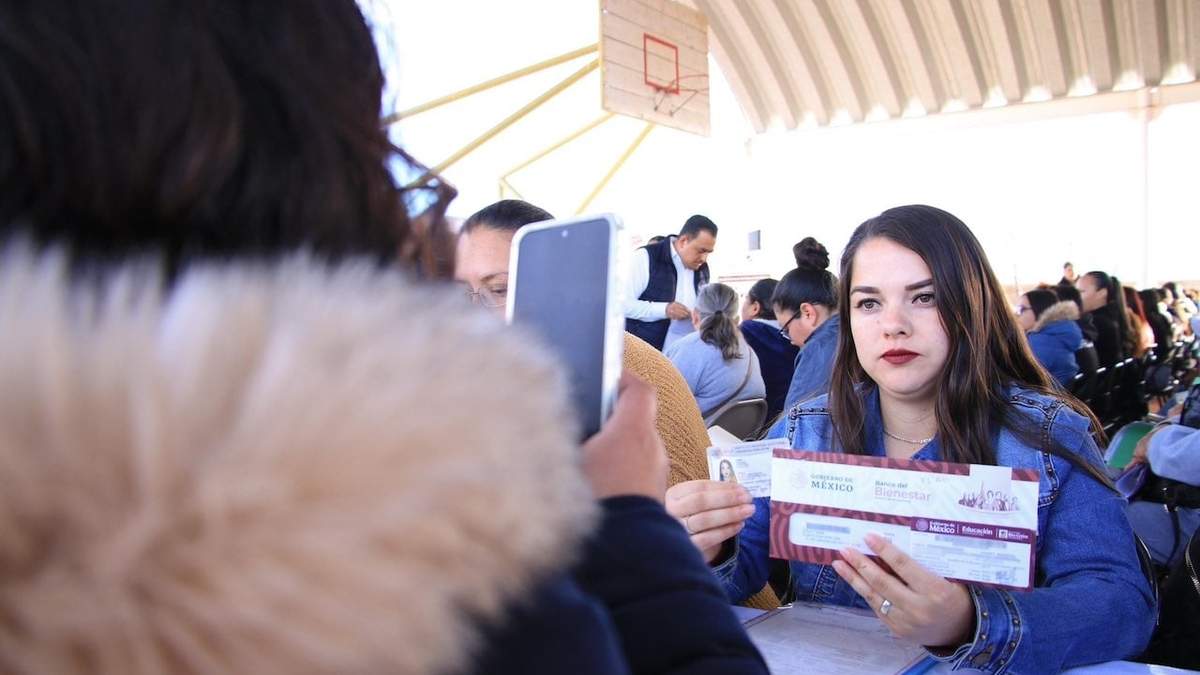 La Beca Rita Cetina busca apoyar a estudiantes de educación básica de todo el país para evitar la deserción escolar por falta de recursos.