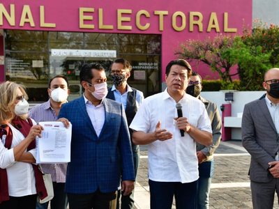 Morena anuncia "resistencia civil pacífica" contra el INE