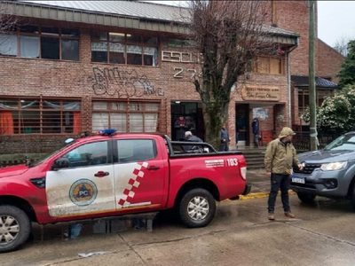 Evacuaron la escuela 274 de San Martín de los Andes por el incendio de una caldera