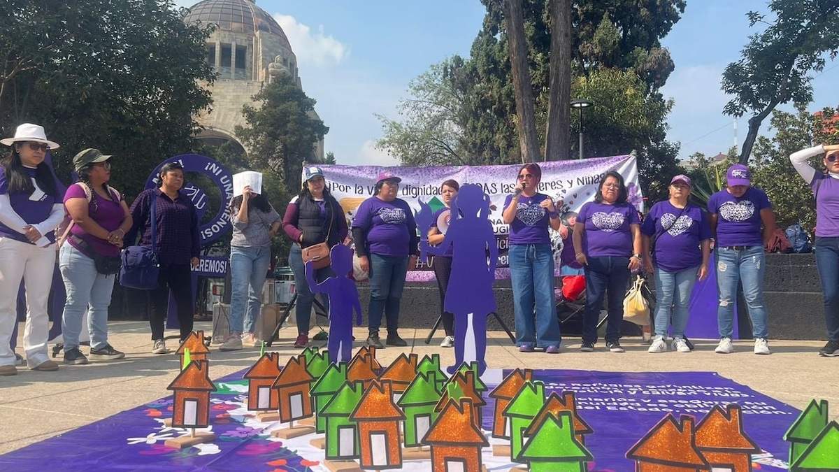 En el Monumento a la Revolución, integrantes de la RNR realizaron el “Micrófono Abierto: para la Verdad que el Estado no Escucha”