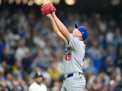 Snell brilla y Dodgers aguantan en la novena para vencer a Cerveceros