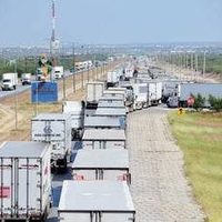 SRE rechaza la medida de gobernador de Texas de inspeccionar todos los camiones en la frontera