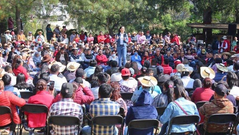 Alejandra del Moral, precandidata de la coalición Va por el Estado de México, reunida con simpatizantes en Sultepec el 9 de febrero de 2023