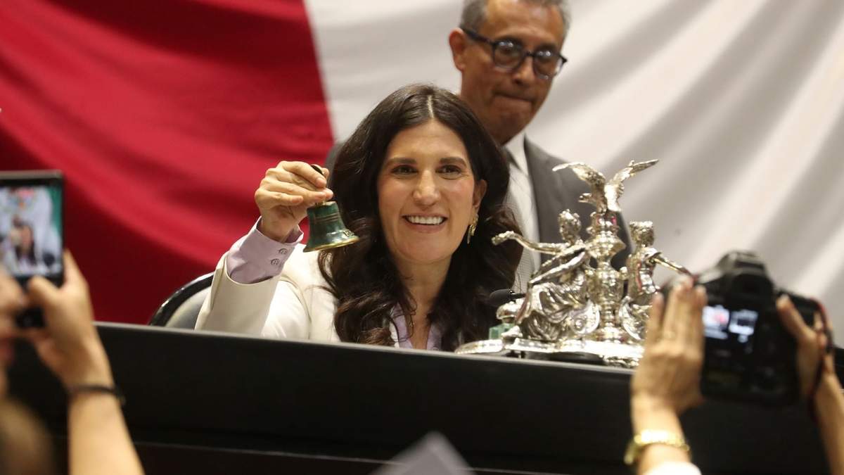 Kenia López Rabadán en el arranque del periodo extraordinario