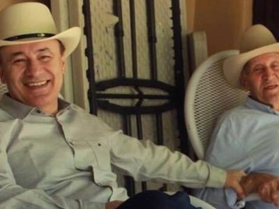 Durazo paga anuncios en redes para promocionarse con la foto de su padre fallecido