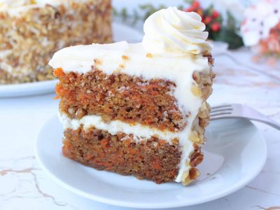 Lista en 10 minutos y sin horno: prepará esta suave torta de zanahoria con avena y yogur