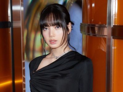 Coloridos y a la moda: los vestidos de Lisa, de Blackpink, que son ideales para usar en primavera