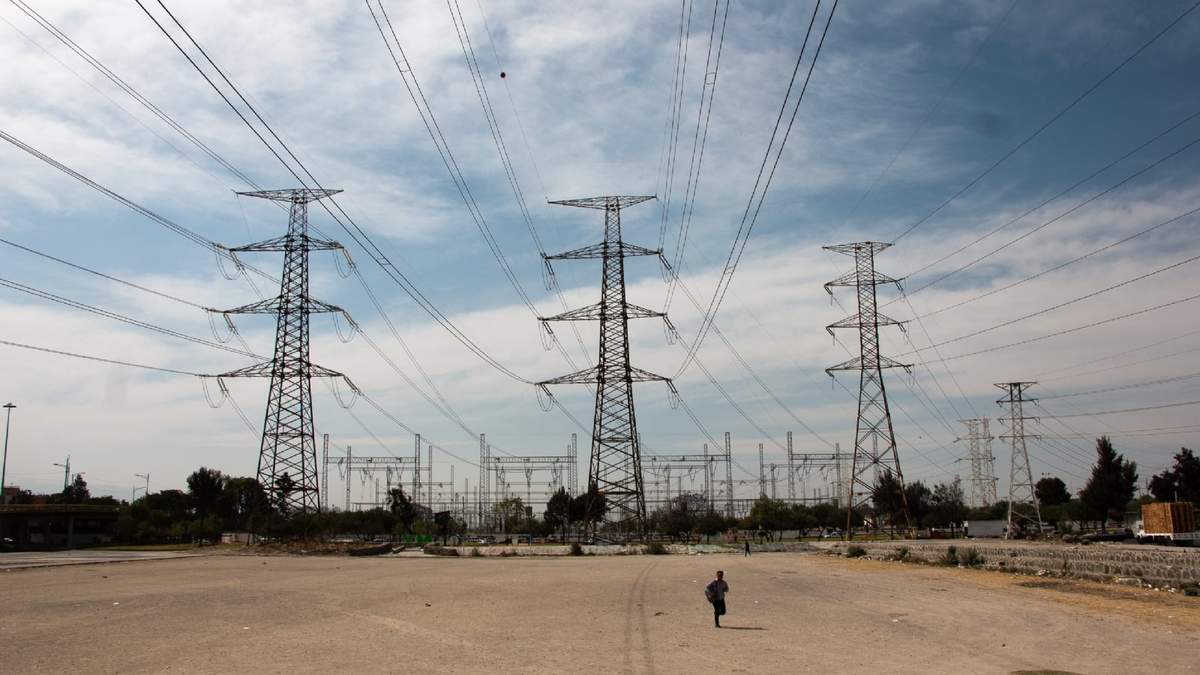 Instalaciones de la Central Generadora de Energía perteneciente a la Comisión Federal de Electricidad, en Iztapalapa