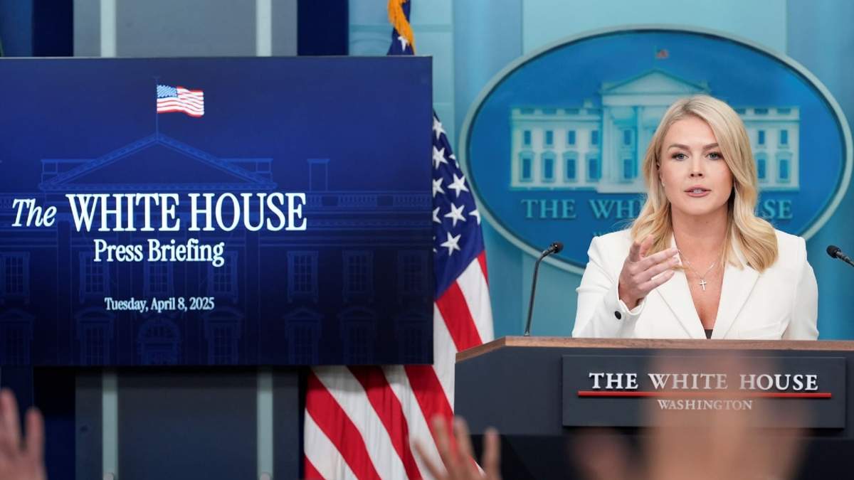 La secretaria de prensa de la Casa Blanca, Karoline Leavitt, en la conferencia