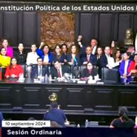 Al grito de ¡resistencia!, senadores del PAN toman la tribuna donde se debate la reforma judicial