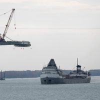 Trump amenaza con bloquear la apertura de un nuevo puente entre Detroit y Canadá