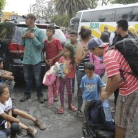 Denuncian la desaparición de 200 migrantes de caravana tras redadas del INM