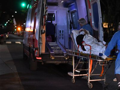 El médico del geriátrico de Recoleta afirmó que "se cumplió el protocolo, pero no alcanzó"
