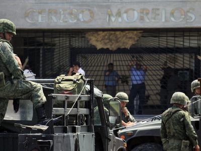 Detienen a adulta mayor en penal de Atlacholoaya por presunto intento de ingresar celulares
