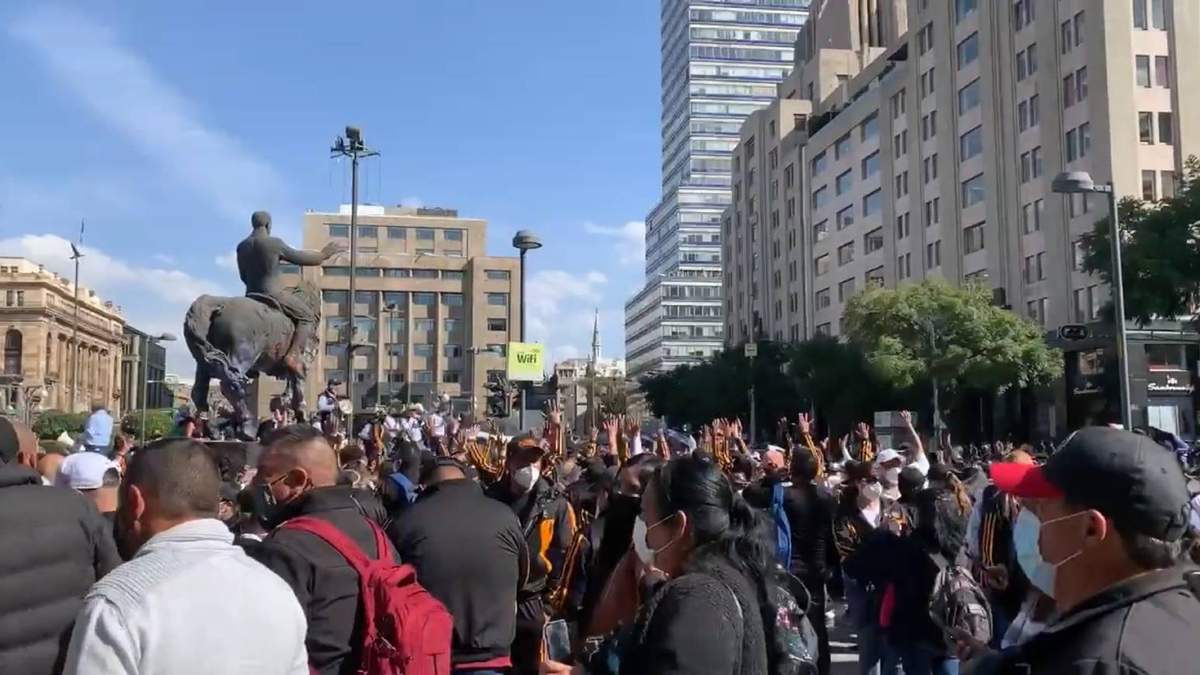 En la explanada de Bellas Artes