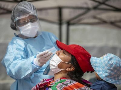 Perú alerta a su población sobre una inminente tercera ola de la pandemia